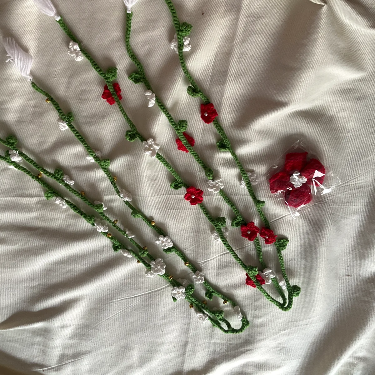 Crochet flower parandis with tassels